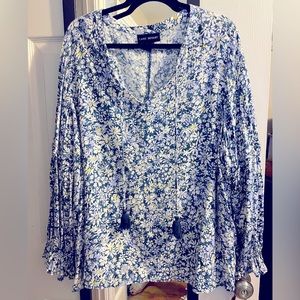 Lightweight cotton long sleeve blouse